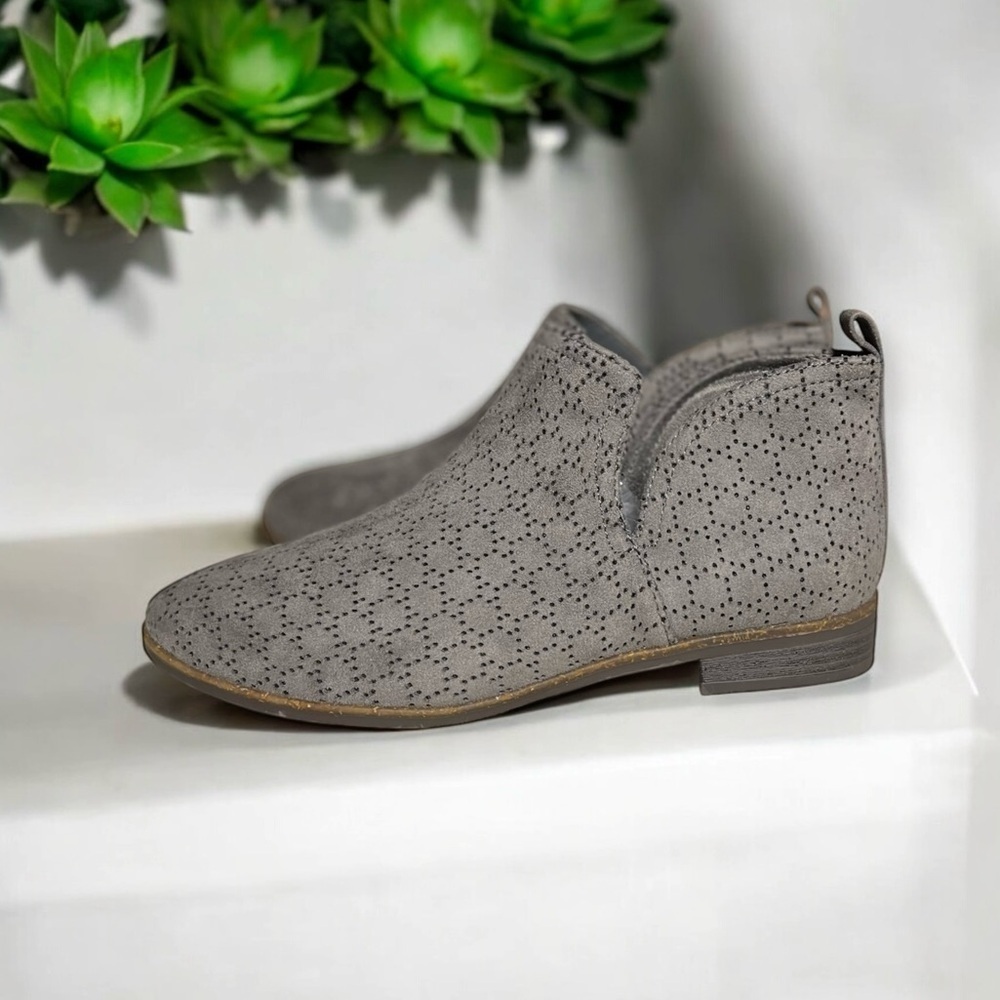π»NEW Dr. Scholl's Gray "Rate" Perforated Booties Size 7.5 Wide